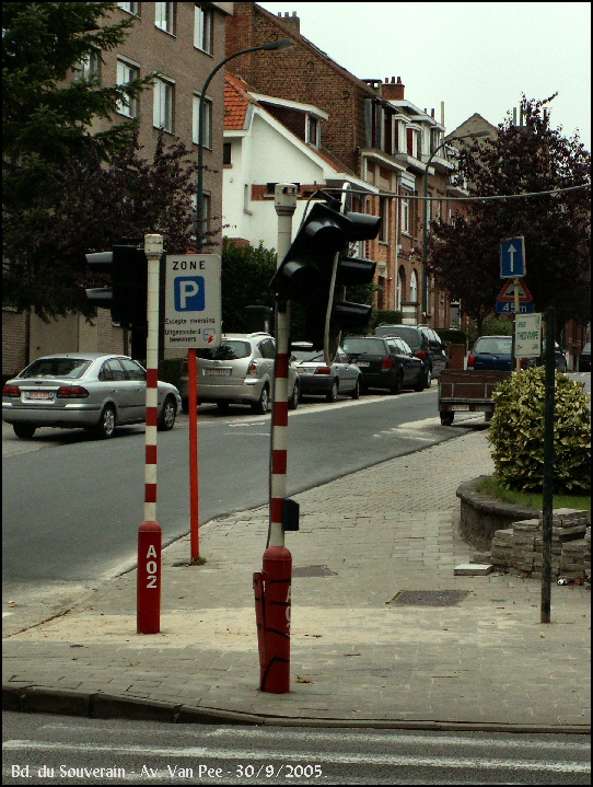 30/9/2005 - Passage vers lAv. Van Pee, feu en panne... (1/2)