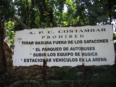 Beach sign, I know basura means trash so I didn't litter