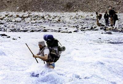 Crossing Tokpo Yongma. Lahaul, Chandertal