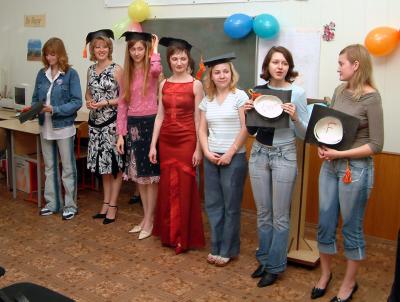 v3/43/561143/3/44937636.05ChrTrainerGrad09.jpg