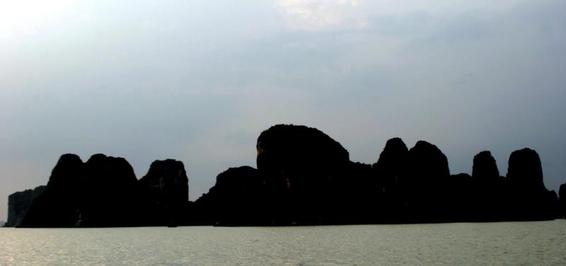 Halong Bay N Vietnam Silouette.jpg