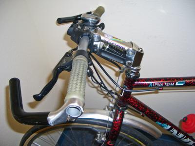 A Softride stem suspension smoothes the bumps.