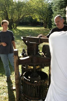 Pressing a barrel of apples