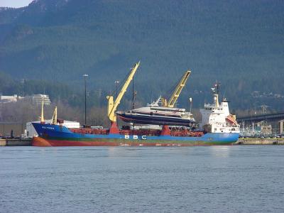 Harbour Lynx being off loaded at Vancouver