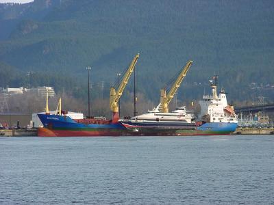 Harbour Lynx being off loaded at Vancouver