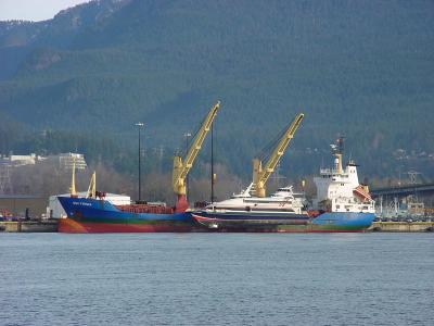 Harbour Lynx being off loaded at Vancouver