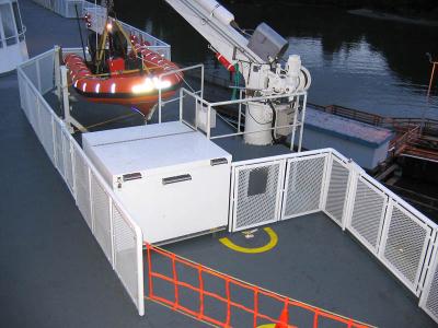 Rescue boat/life raft station