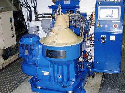 Main engine lubrication oil purifier
