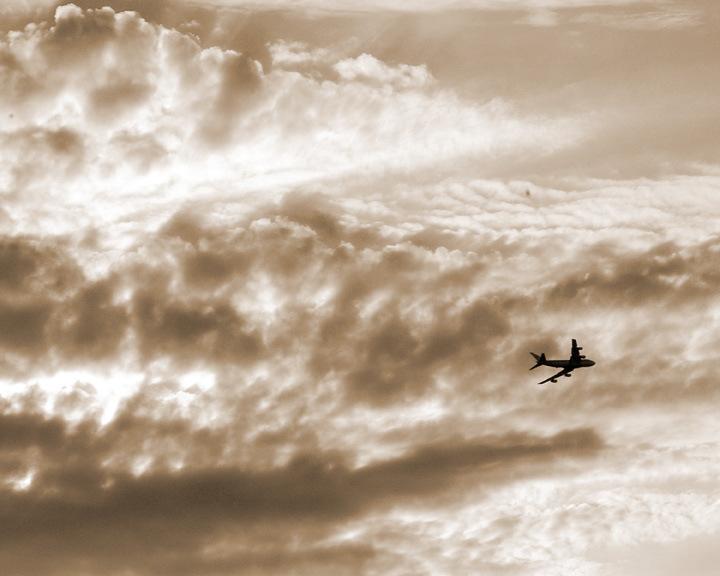 8/6/05 - On watch<br><font size=3>ds20050804_0102a1w SAC Plane.jpg</font>