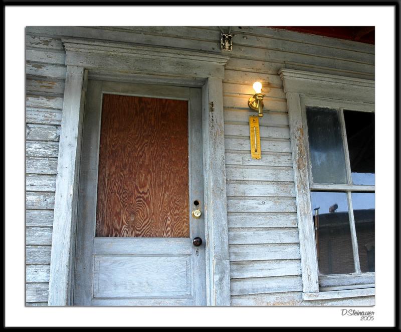 Porch Lights On, But ....<br><font size=3>ds20051105a_0074a1wF Porch Light.jpg</font>