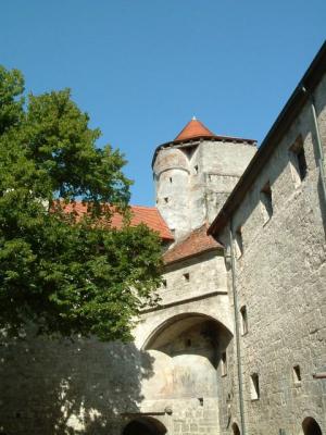 Isn't it a neat castle?  Love that blue sky, red tile roof, and white stucco walls.......oh boy can you get stucco hahahahahah