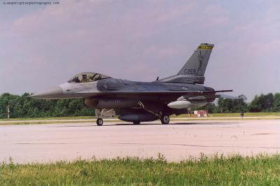 Air Show Aircraft F-16C VIPER 001.jpg