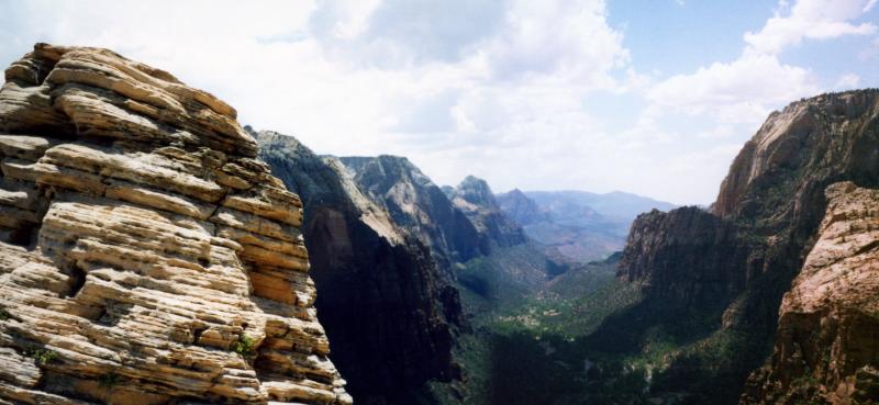 Zion_Cyn_from_Angels_Landing.jpg
