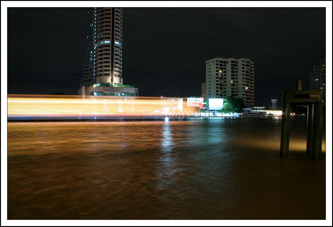 Boat passing by - sorry didnt have a tripod