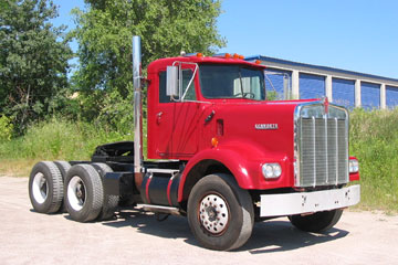 Red 1971 KENWORTH <br>W-923-112 Conventional
