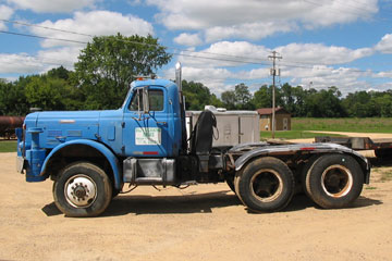 1965 HENDRICKSON BD420-F10 Conventional