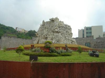 Monumento a Cervantes en una glorieta