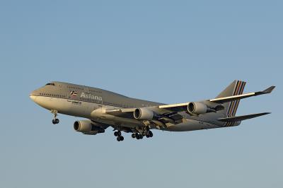 Boeing 747-400 Asiana  HL7421