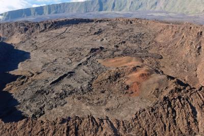 Cratre Dolomieu (helicopter view)