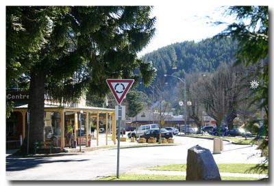 Bright - Main street foot of alpine region.2 jpg.jpg