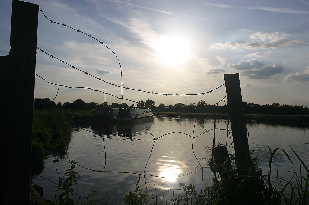 Barbed Wire at Papercourt