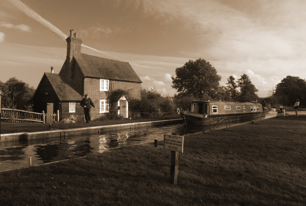 October 25 2005: <br> Pulling Past at Triggs