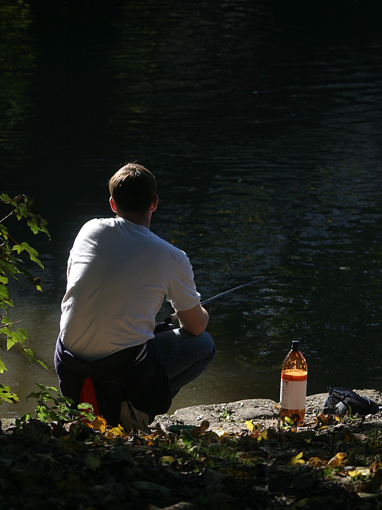 October 27 2005: <br> Fishing Lad