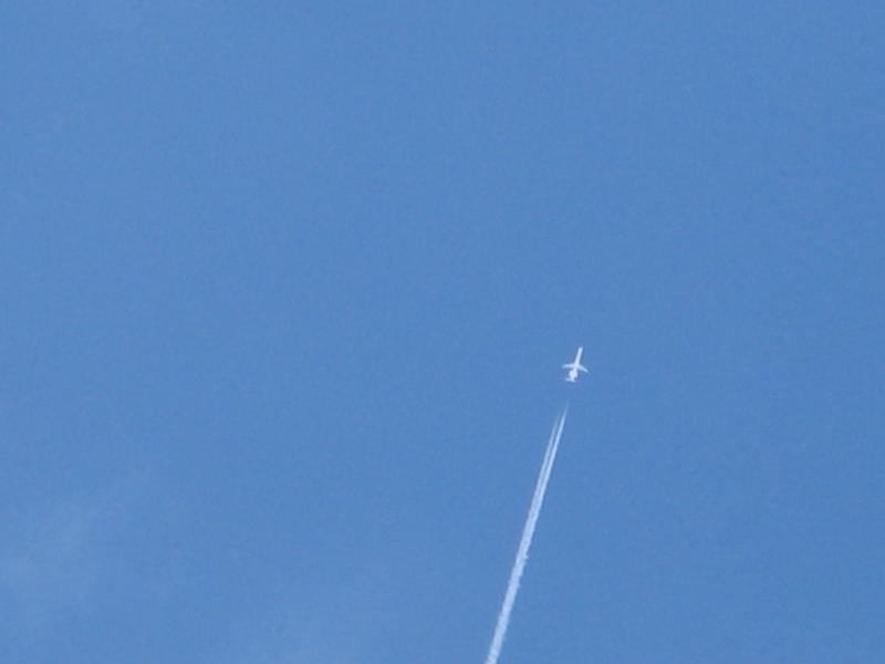 UFO, Flies very high and very quiet