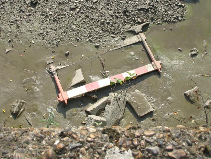 More rubbish in river.