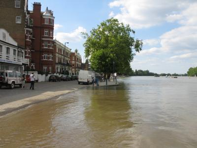 1st slipway on Embankmen looking upriver.