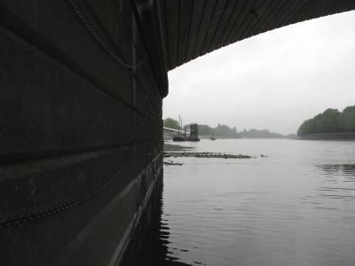 Looking upriver from river bed under second arch of Putney bridge.