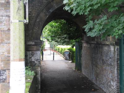 Footpath under bridge, Middlesex side.