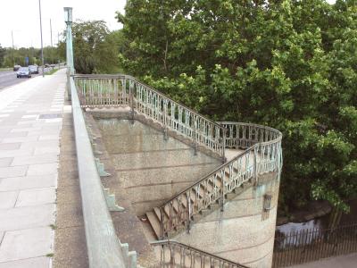 Steps down, Surrey side.