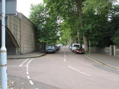 The Avenue, beside Twickenham bridge.