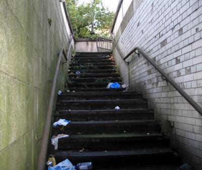 Public toilets closed. People do it on the steps now. This place smells bad.