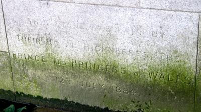Close up of wording on stone.