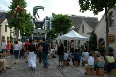 July 2005 -  Cours Saint Emilion 75012