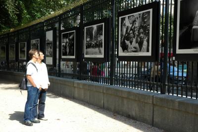 August 2005 - Jardin du Luxembourg - Exhibition  Reportre sans frontires For press freedom - 75005
