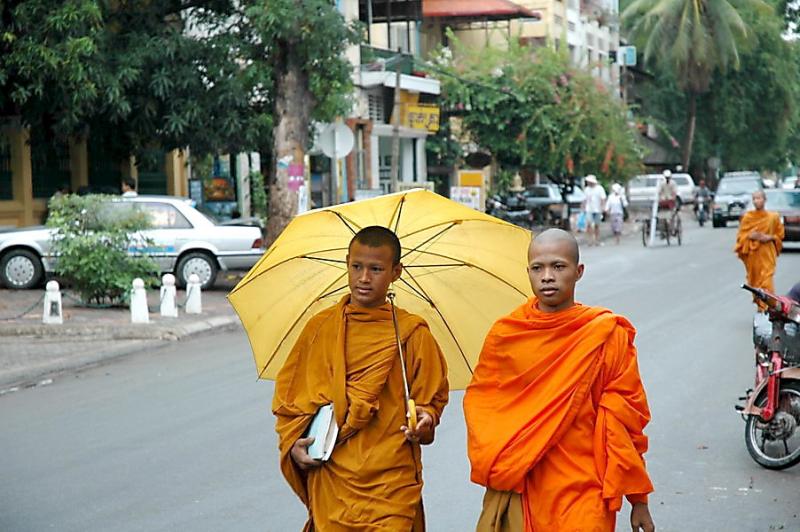 Phnom Penh, Buddist monks