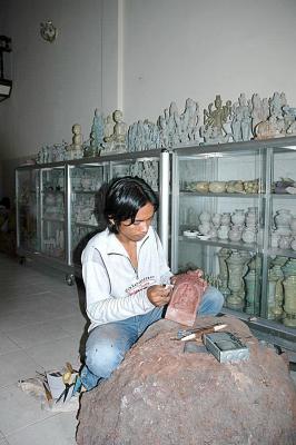 Phnom Penh, Making statues