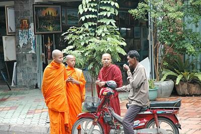 Phnom Penh, Buddist monks