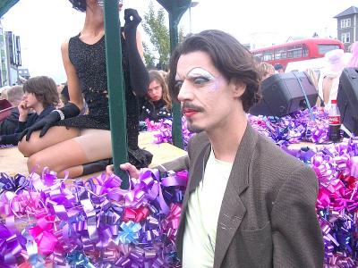 v3/51/542251/3/47359948.20040807GayPride2004112.jpg