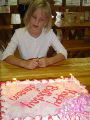 LaurenBDay072505Cake.JPG