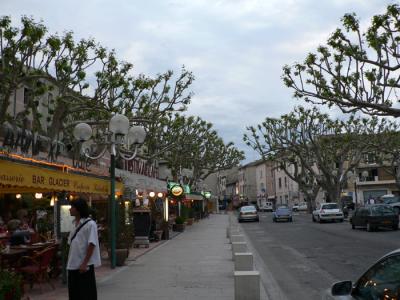 Vaison du Romaine main square