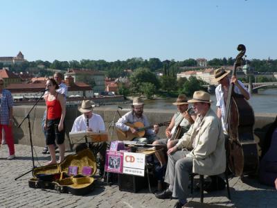 Charles Bridge musicians - some great old-timey jazz