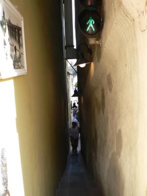 This passageway down to a restaurant is so narrow, theres a traffic light for whose turn it is to walk through!