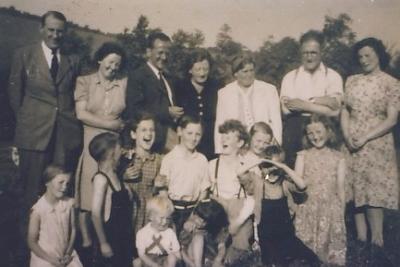 v3/53/67053/3/47377965.Scan20025bigfamilygroupcastleblayney.jpg