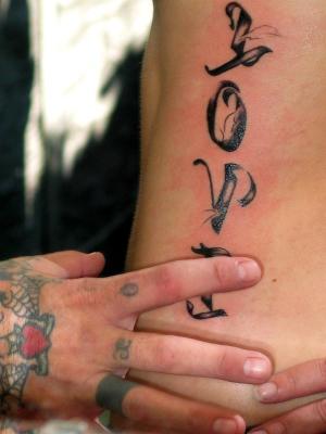 chula's hand & suzi's tattoo (2005)