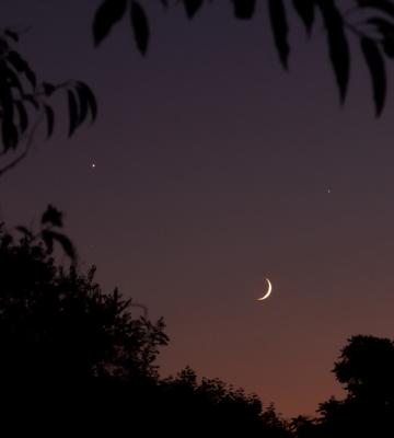 wCrescent Moon  Planets1.jpg