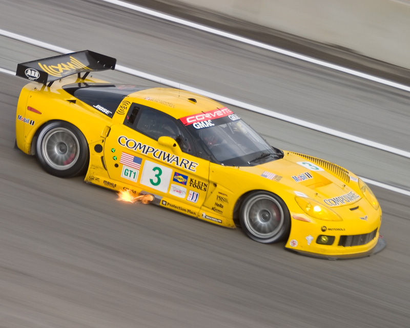 Corvette C6R in the turn 2 braking zone